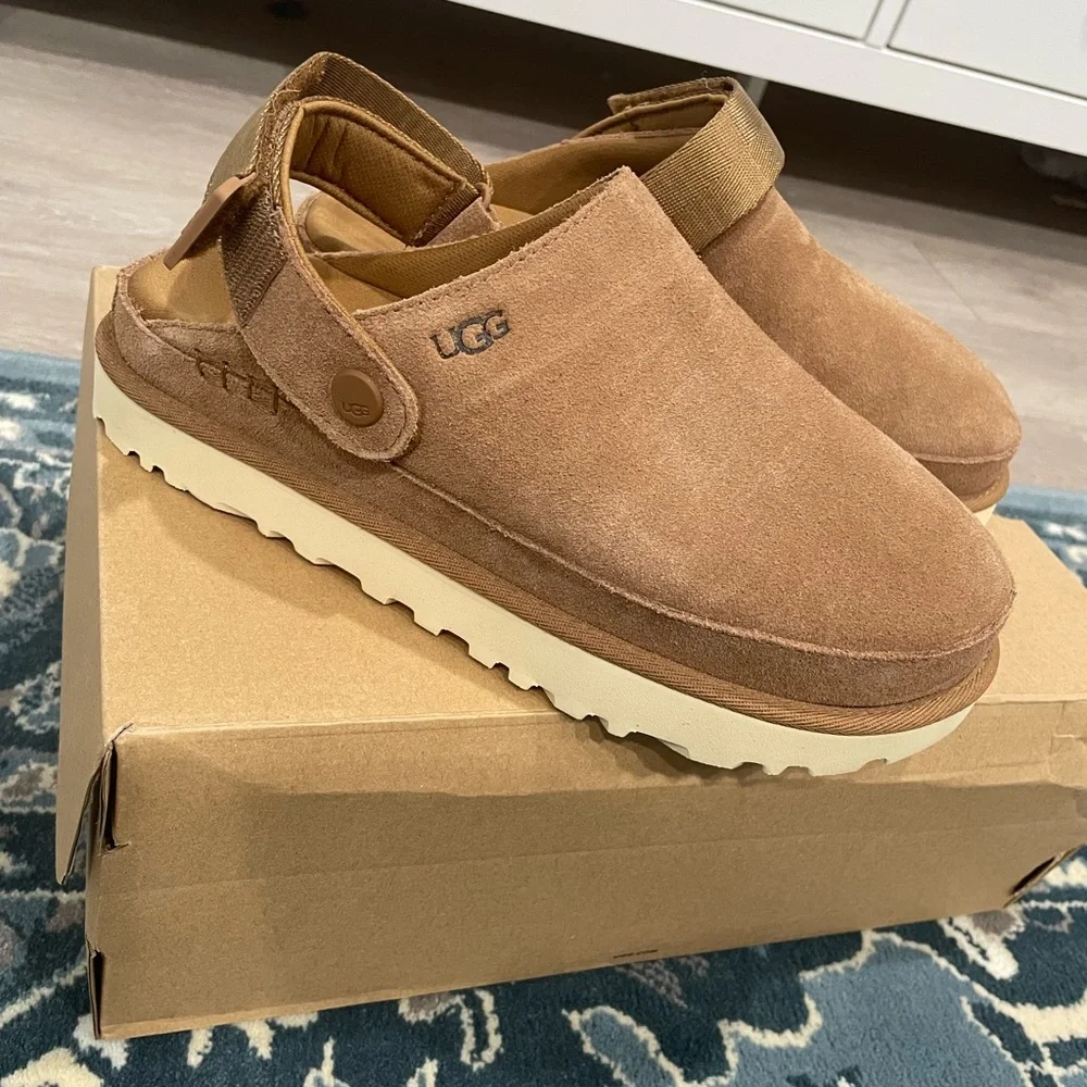 UGG Goldenstar Tan Clog - Picture 1 of 6